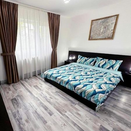 Comfort Apartment Targoviste Esterno foto